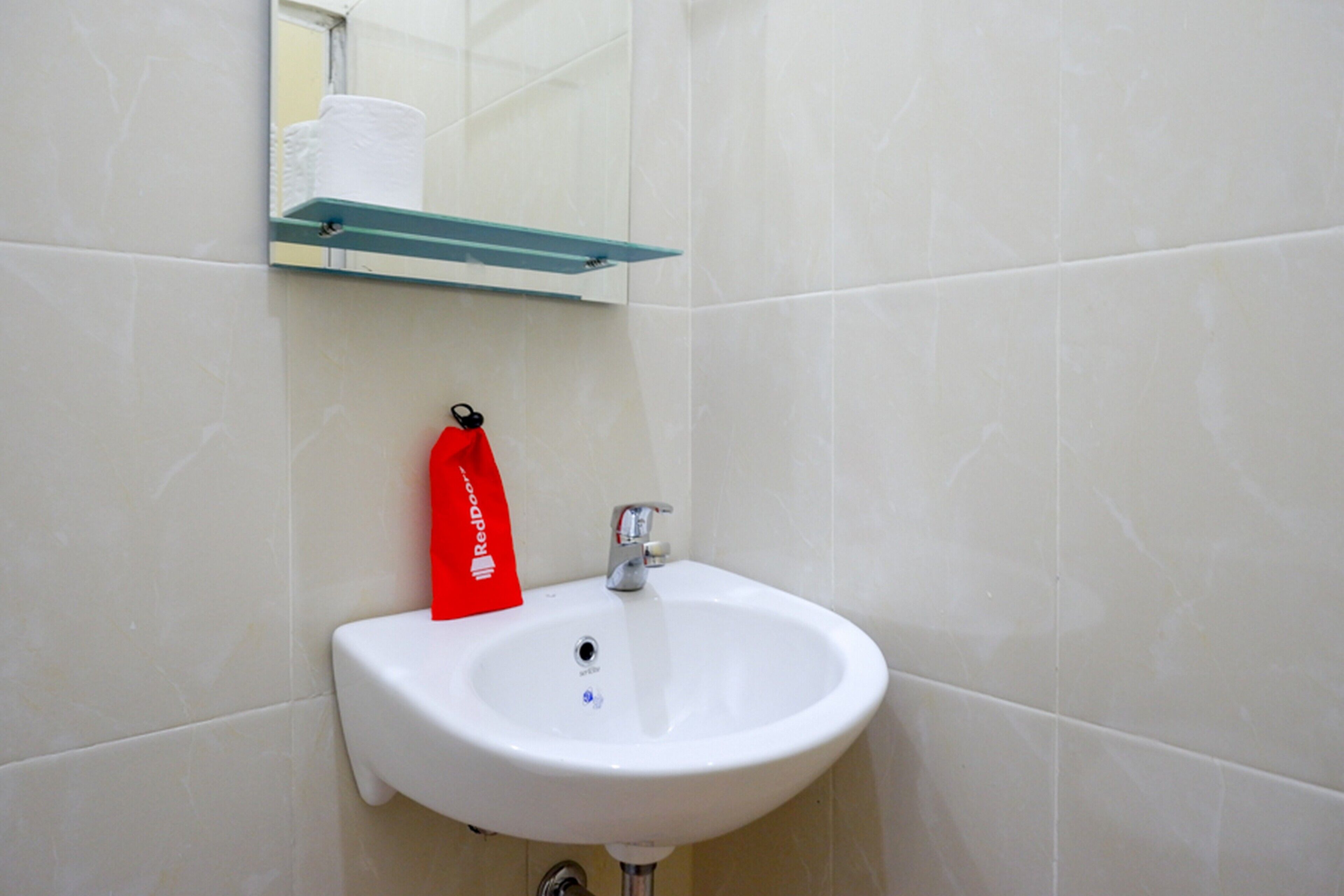 Ganesha Guesthouse by RedDoorz