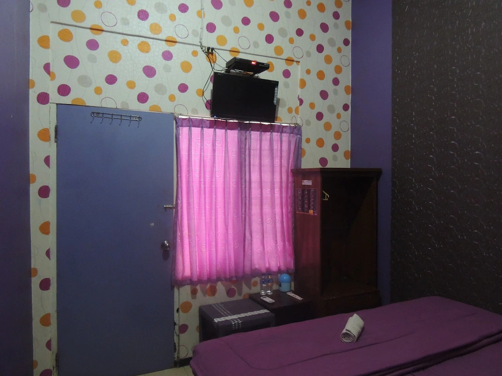 Ungu Nasional 2 Hotel