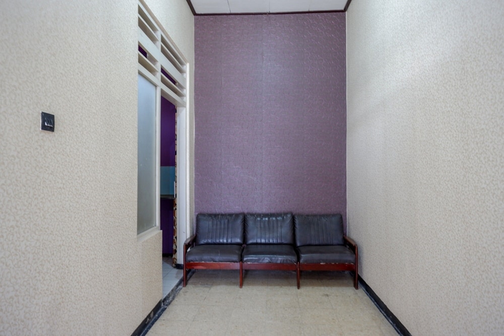 Ungu National Hotel by RedDoorz