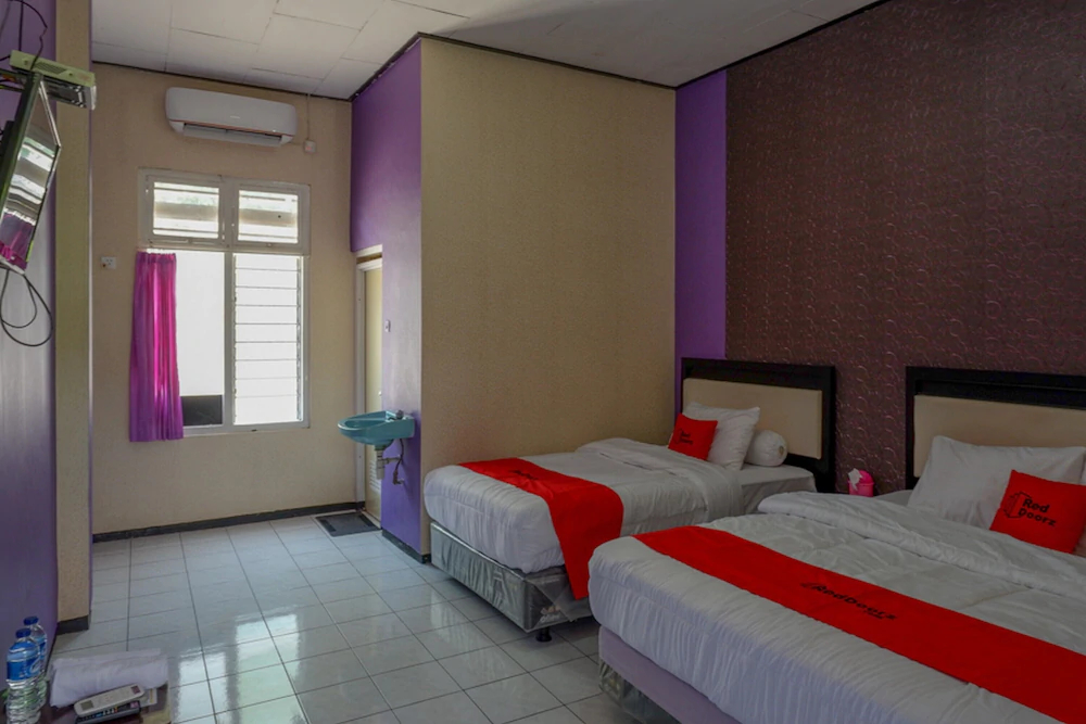 Ungu National Hotel by RedDoorz