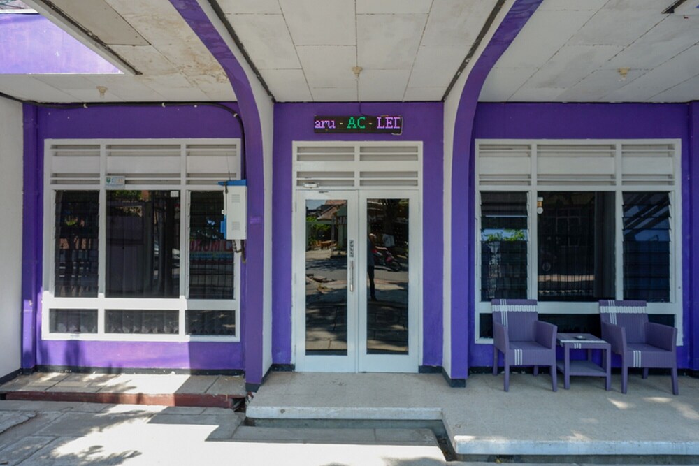 Ungu National Hotel by RedDoorz