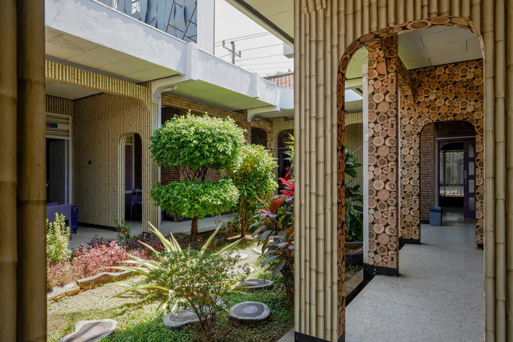 Ungu National Hotel by RedDoorz