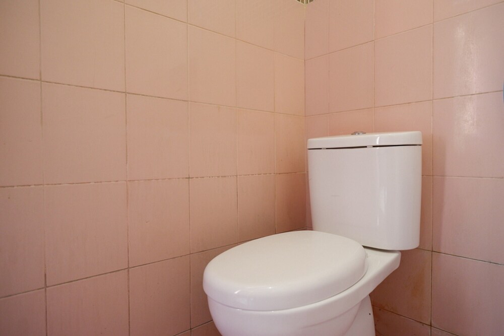 Ungu National Hotel by RedDoorz