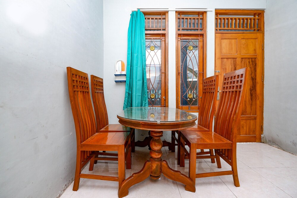 Griya Widya Syariah by OYO Rooms