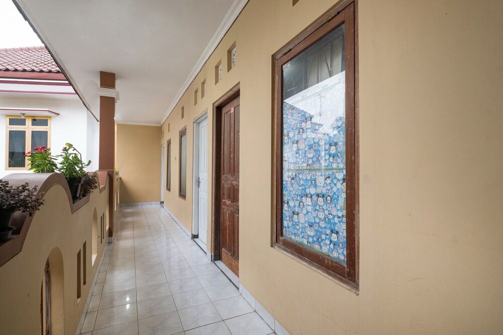 Puri Arsita Residence by OYO Rooms