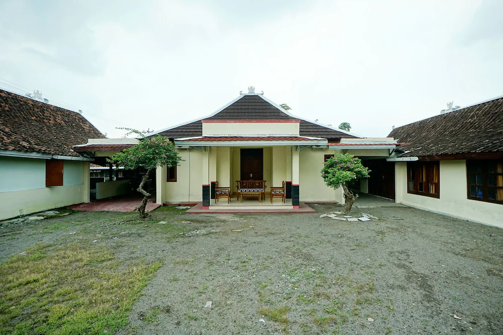 Omah Mbah Lurah Syariah by OYO Rooms