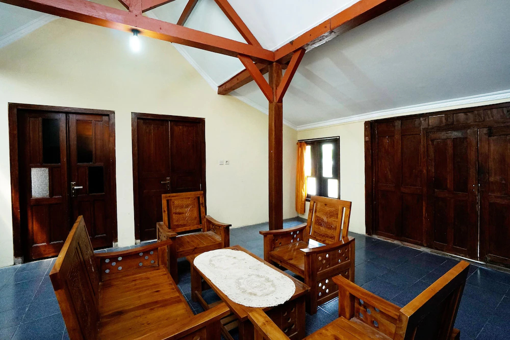 Omah Mbah Lurah Syariah by OYO Rooms