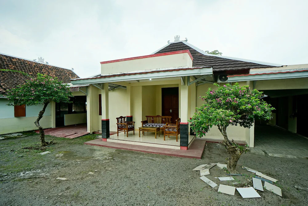 Omah Mbah Lurah Syariah by OYO Rooms