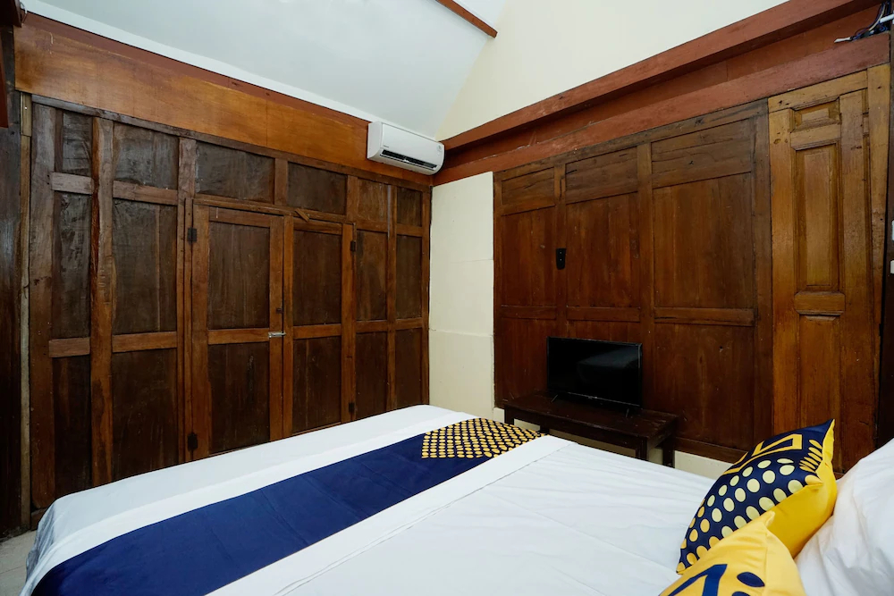 Omah Mbah Lurah Syariah by OYO Rooms