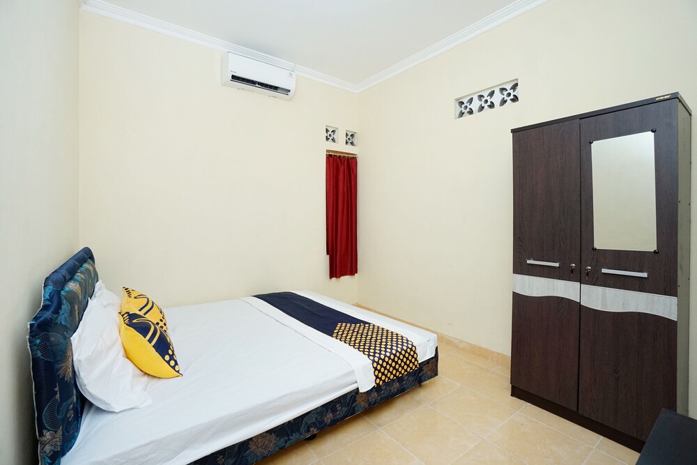 Omah Mbah Lurah Syariah by OYO Rooms