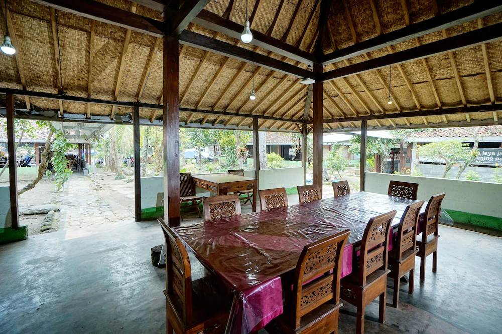 Omah Mbah Lurah Syariah by OYO Rooms