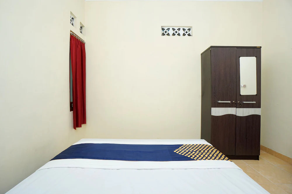 Omah Mbah Lurah Syariah by OYO Rooms