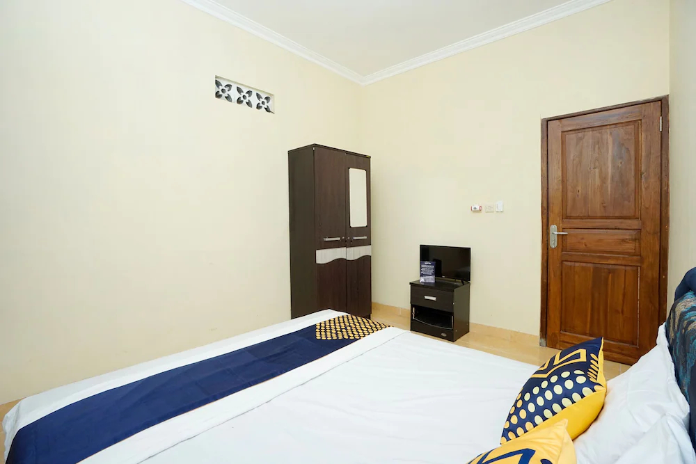 Omah Mbah Lurah Syariah by OYO Rooms