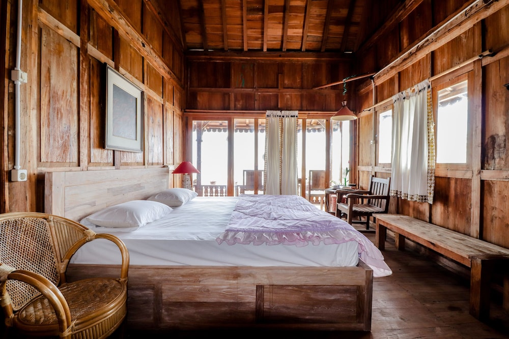 Adinda Beach Hotel and Villa