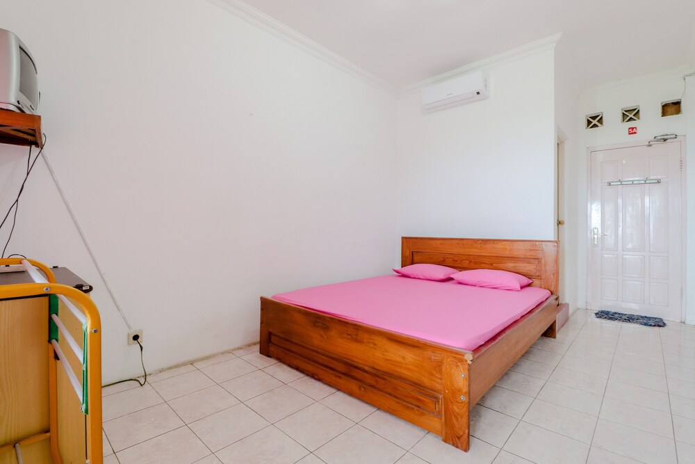 Adinda Beach Hotel and Villa