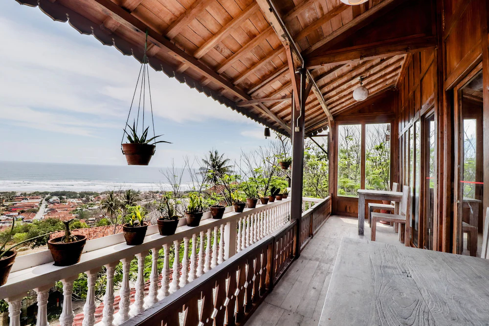 Adinda Beach Hotel and Villa