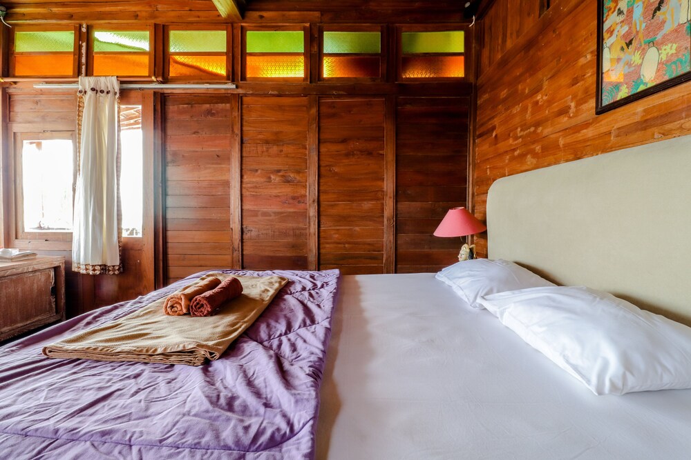 Adinda Beach Hotel and Villa