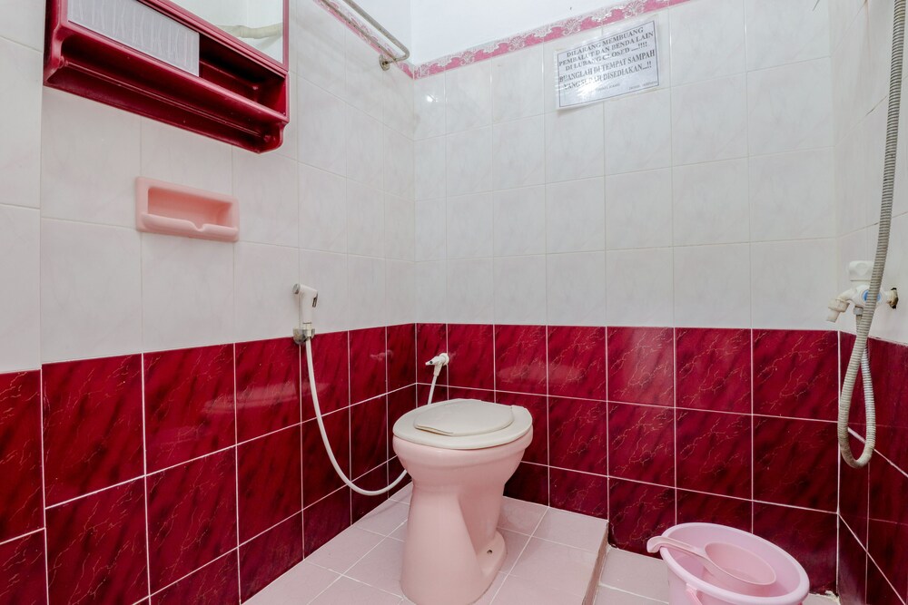 Adinda Beach Hotel and Villa