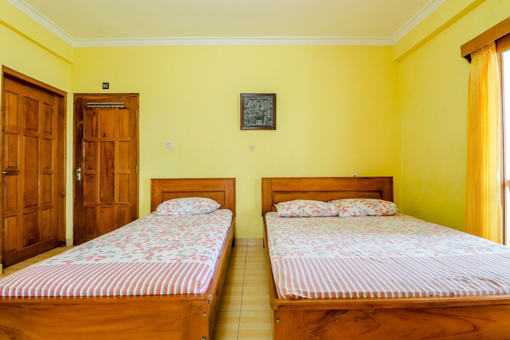 Adinda Beach Hotel and Villa