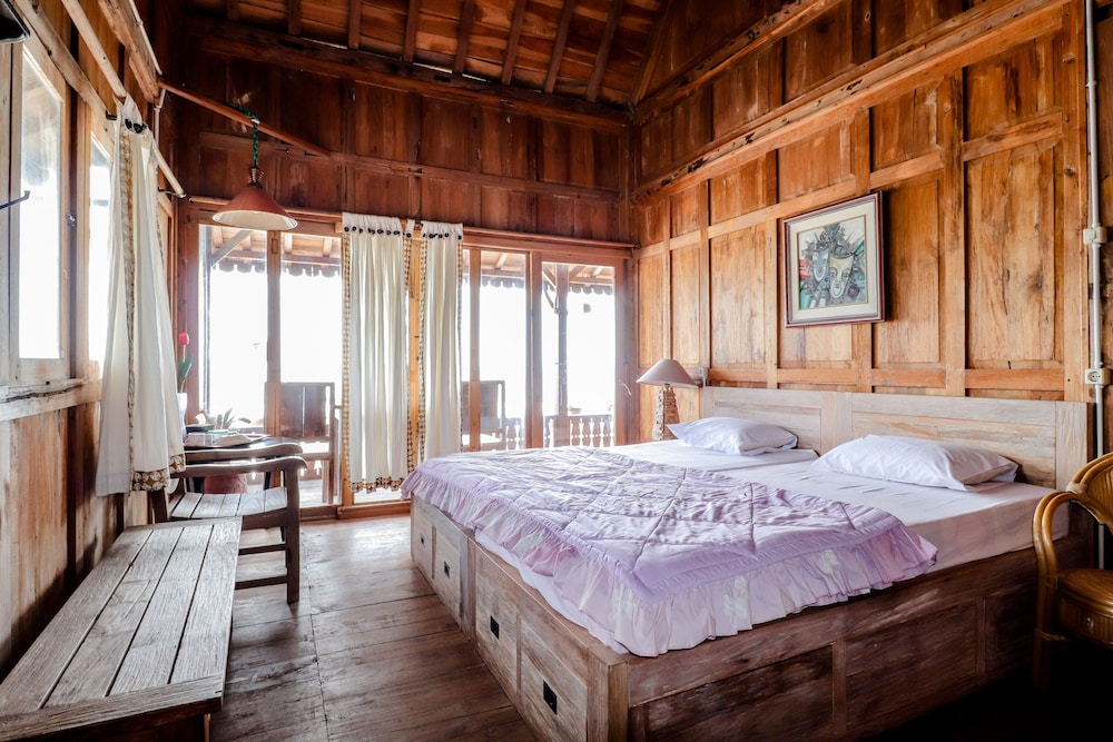 Adinda Beach Hotel and Villa