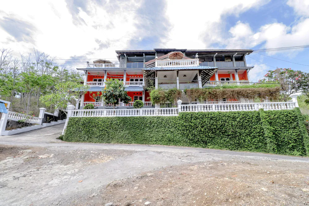 Adinda Beach Hotel and Villa