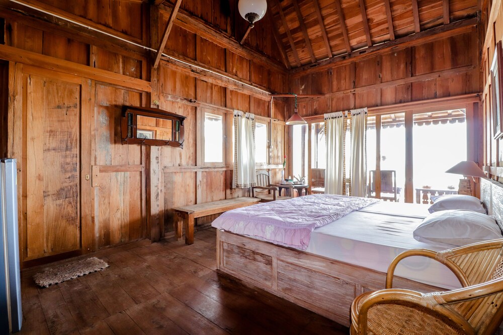 Adinda Beach Hotel and Villa