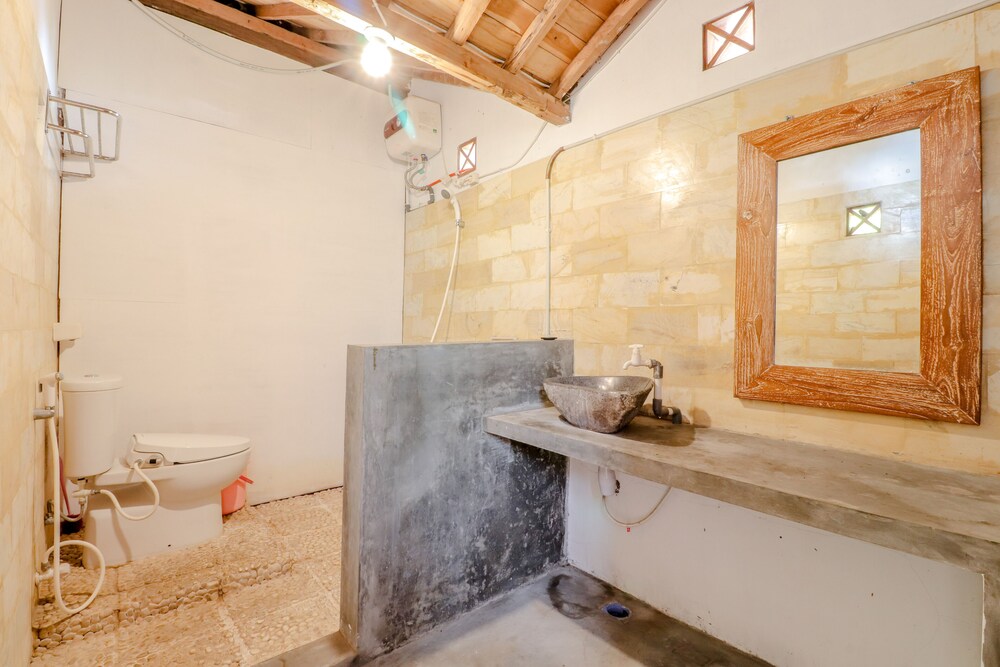 Adinda Beach Hotel and Villa