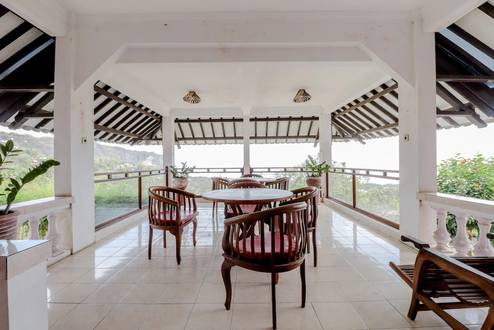 Adinda Beach Hotel and Villa