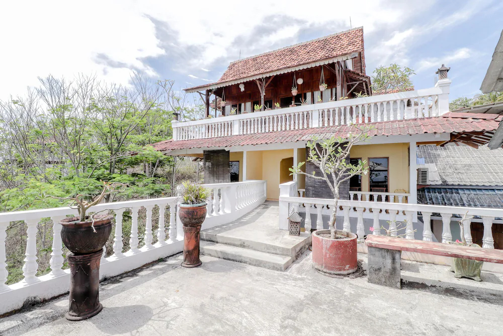 Adinda Beach Hotel and Villa