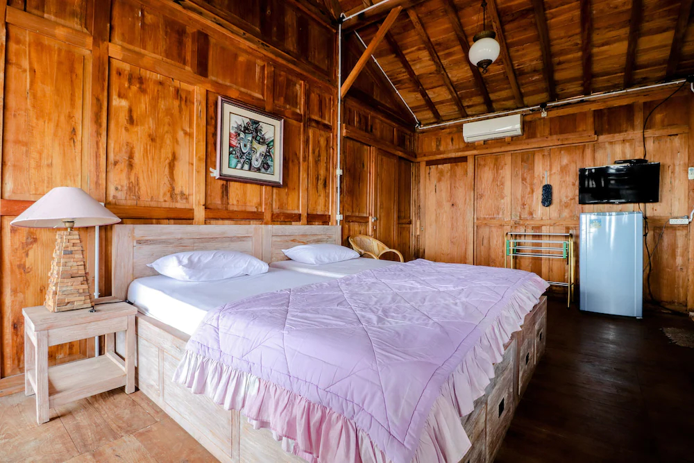 Adinda Beach Hotel and Villa