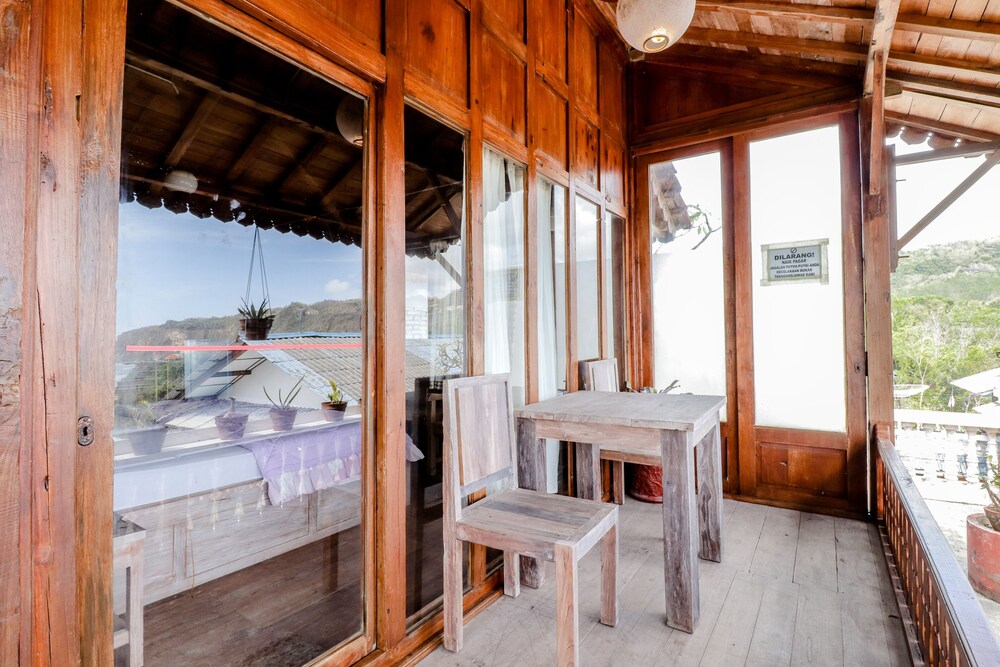 Adinda Beach Hotel and Villa