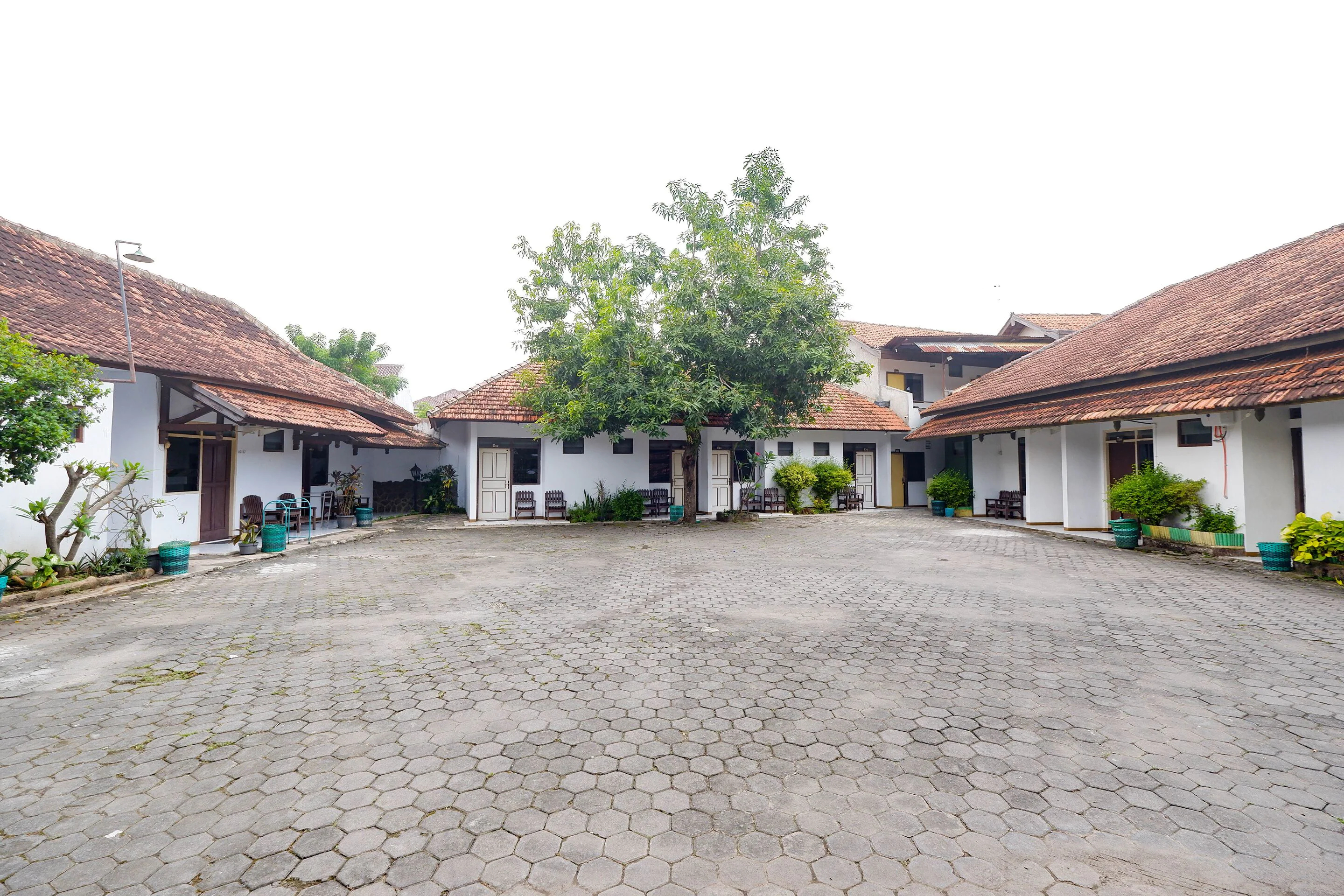SPOT ON 2865 Sartika Inn Pati