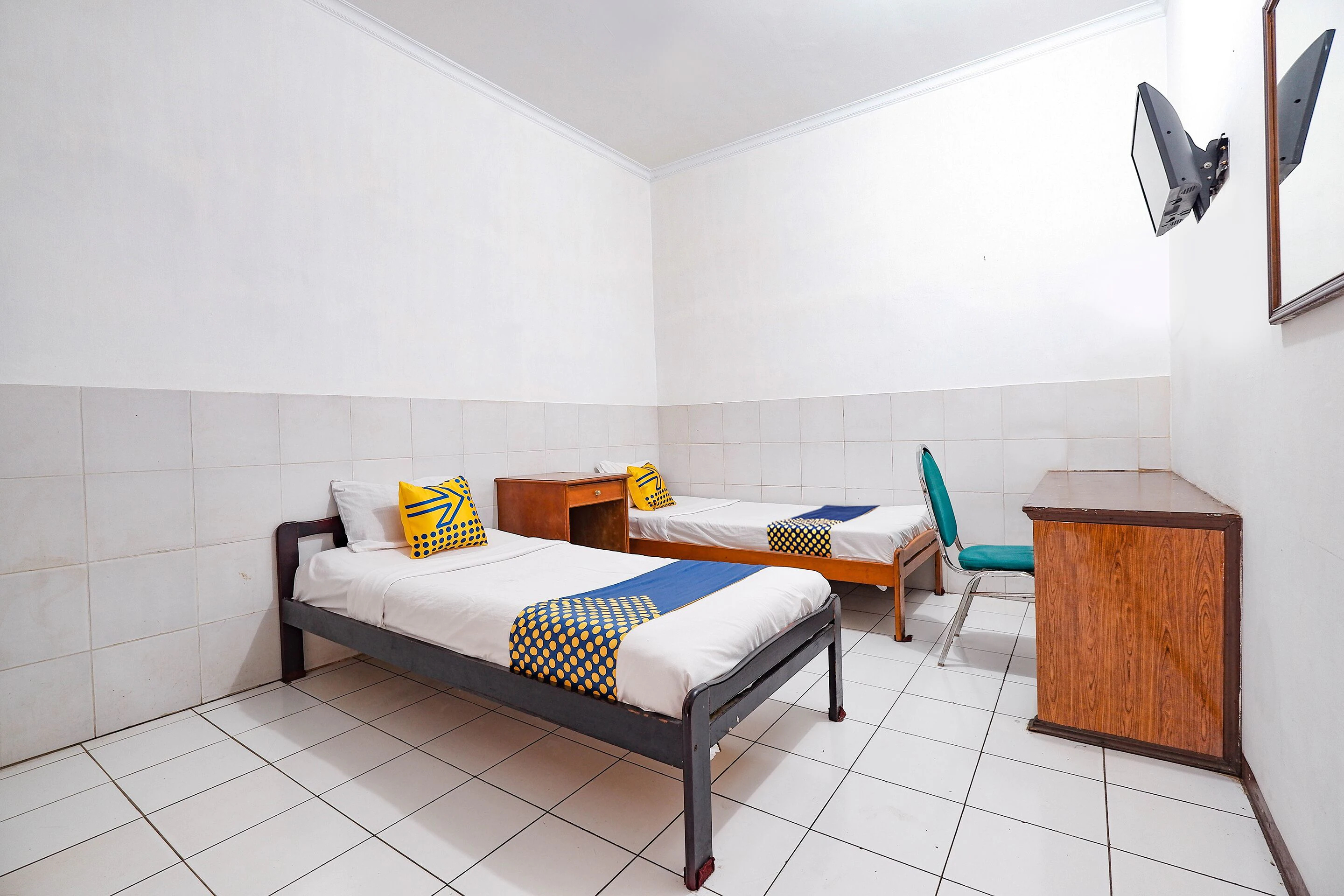 SPOT ON 2865 Sartika Inn Pati