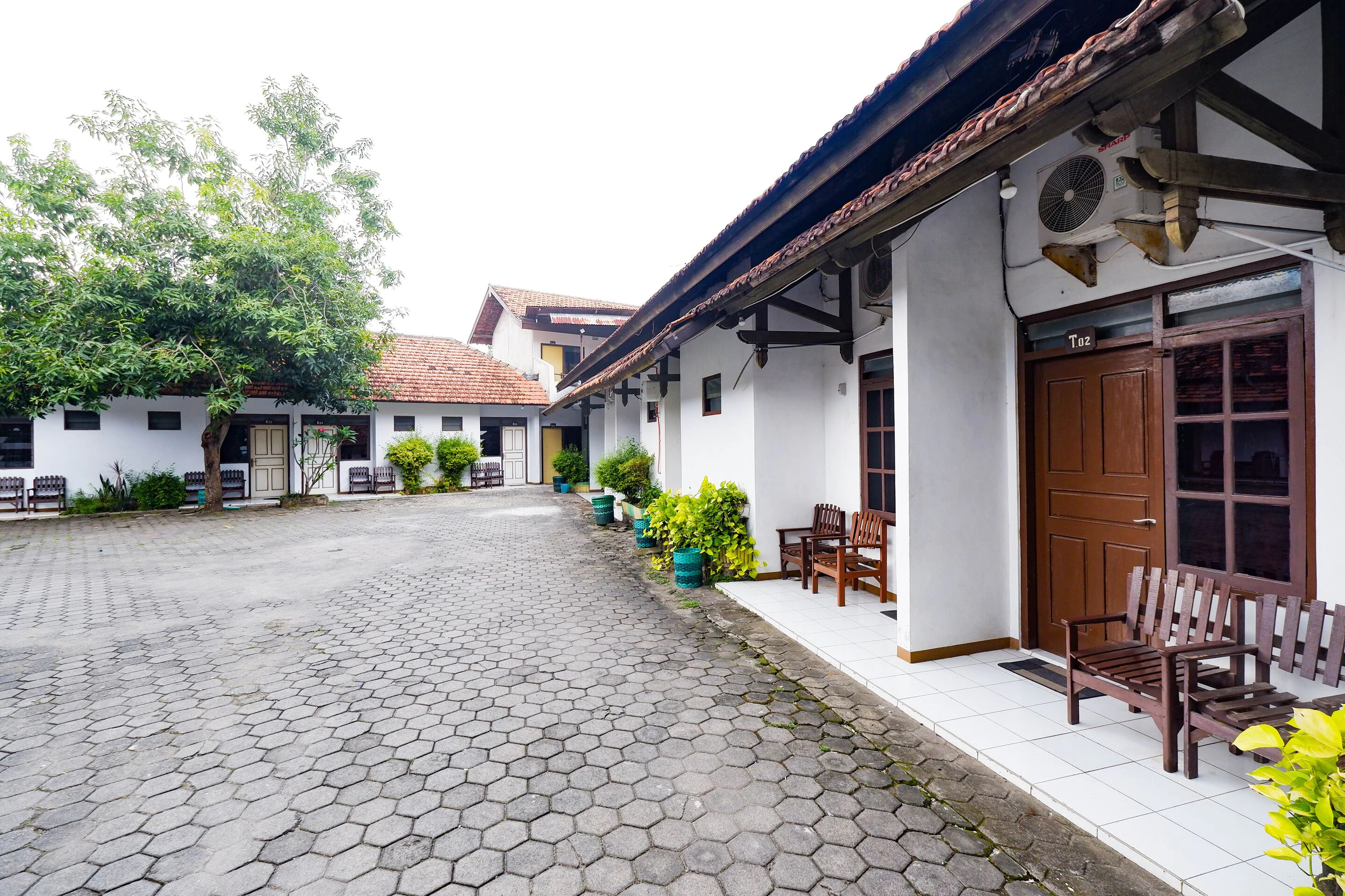 SPOT ON 2865 Sartika Inn Pati