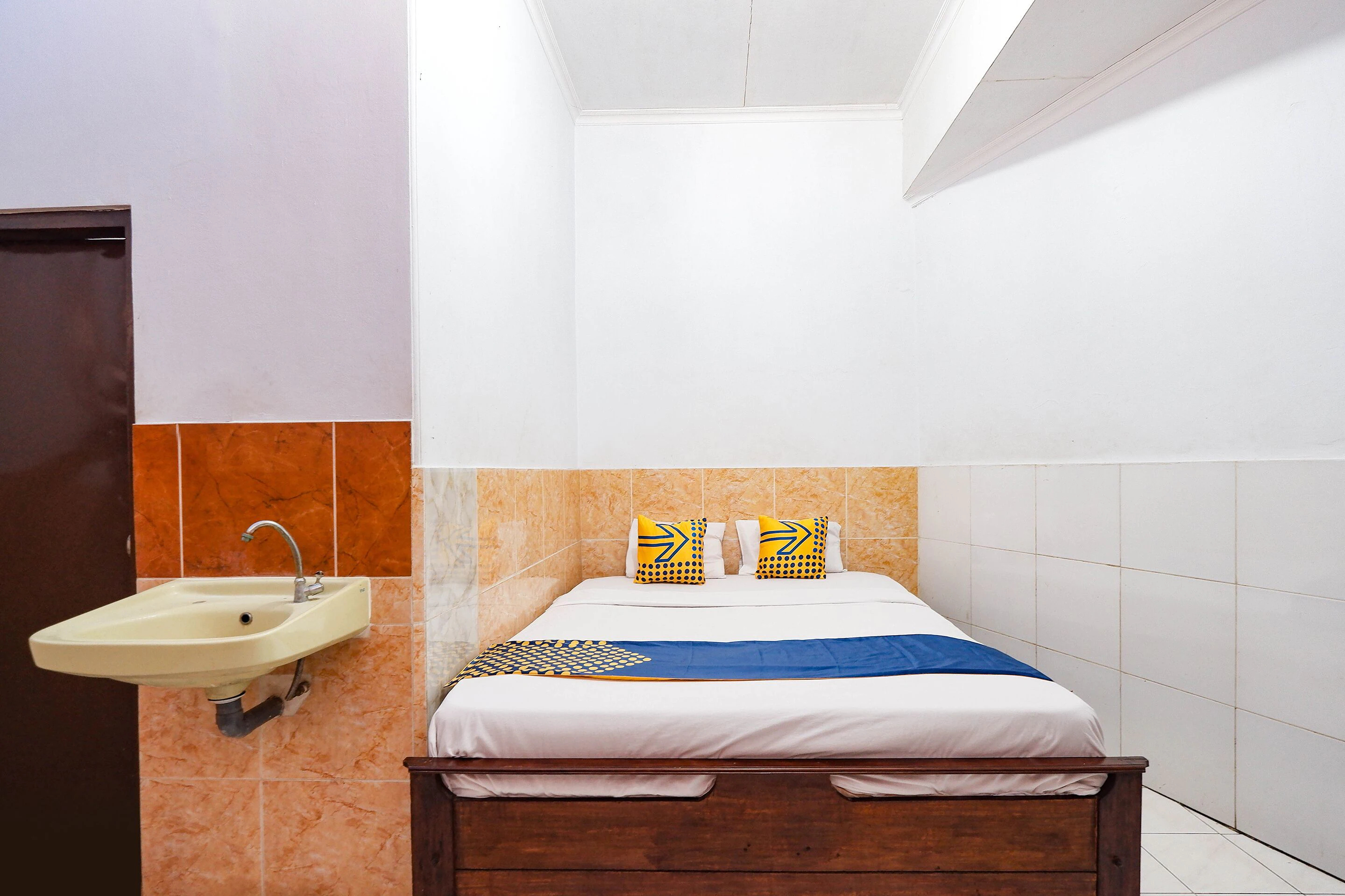 SPOT ON 2865 Sartika Inn Pati