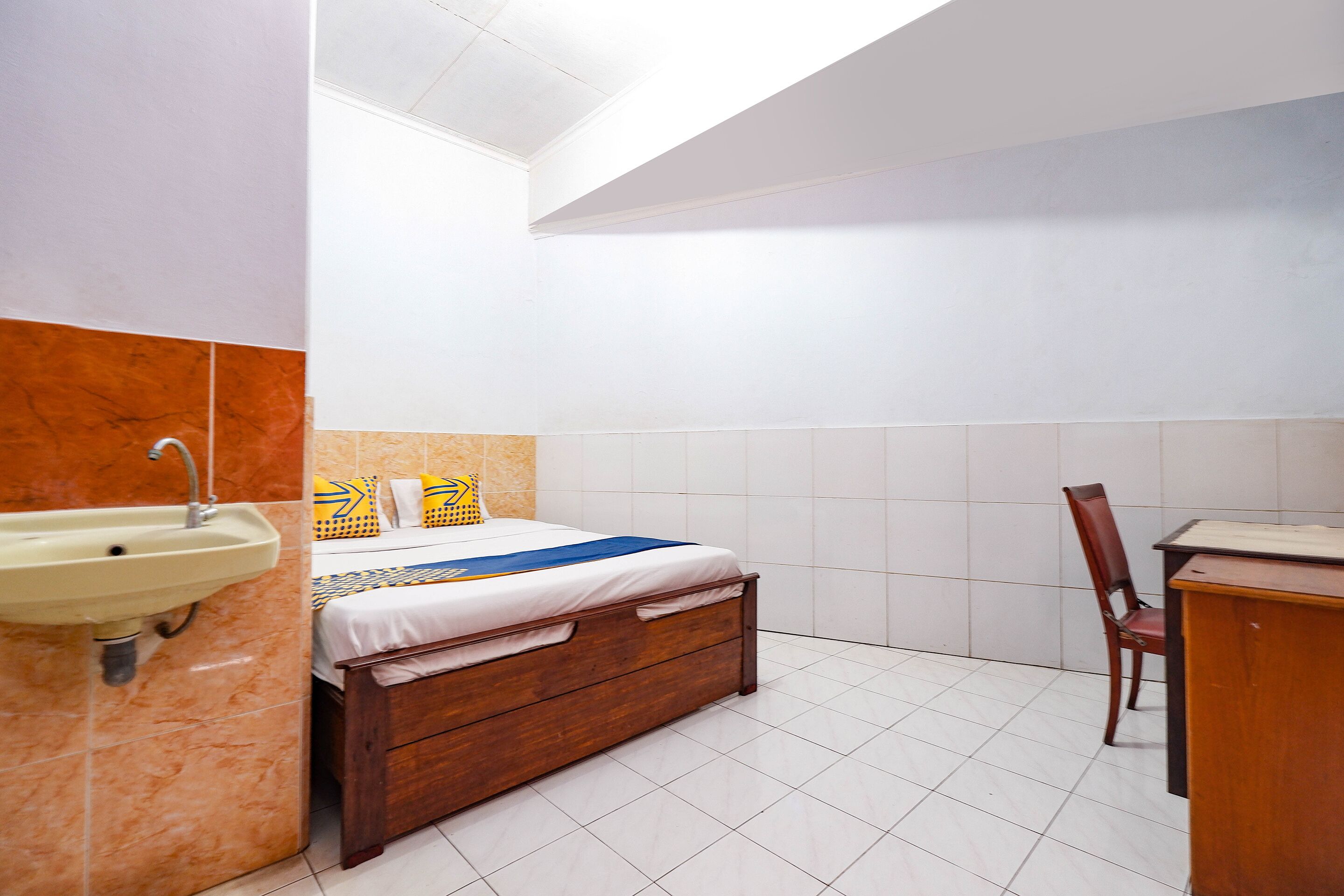 SPOT ON 2865 Sartika Inn Pati