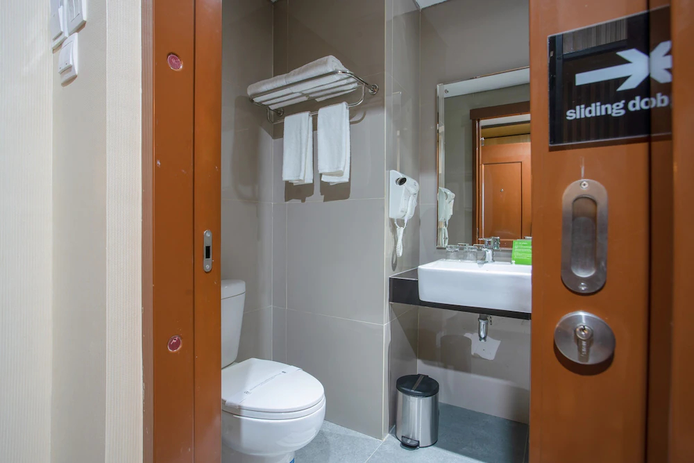 Braling Grand Hotel by Azana