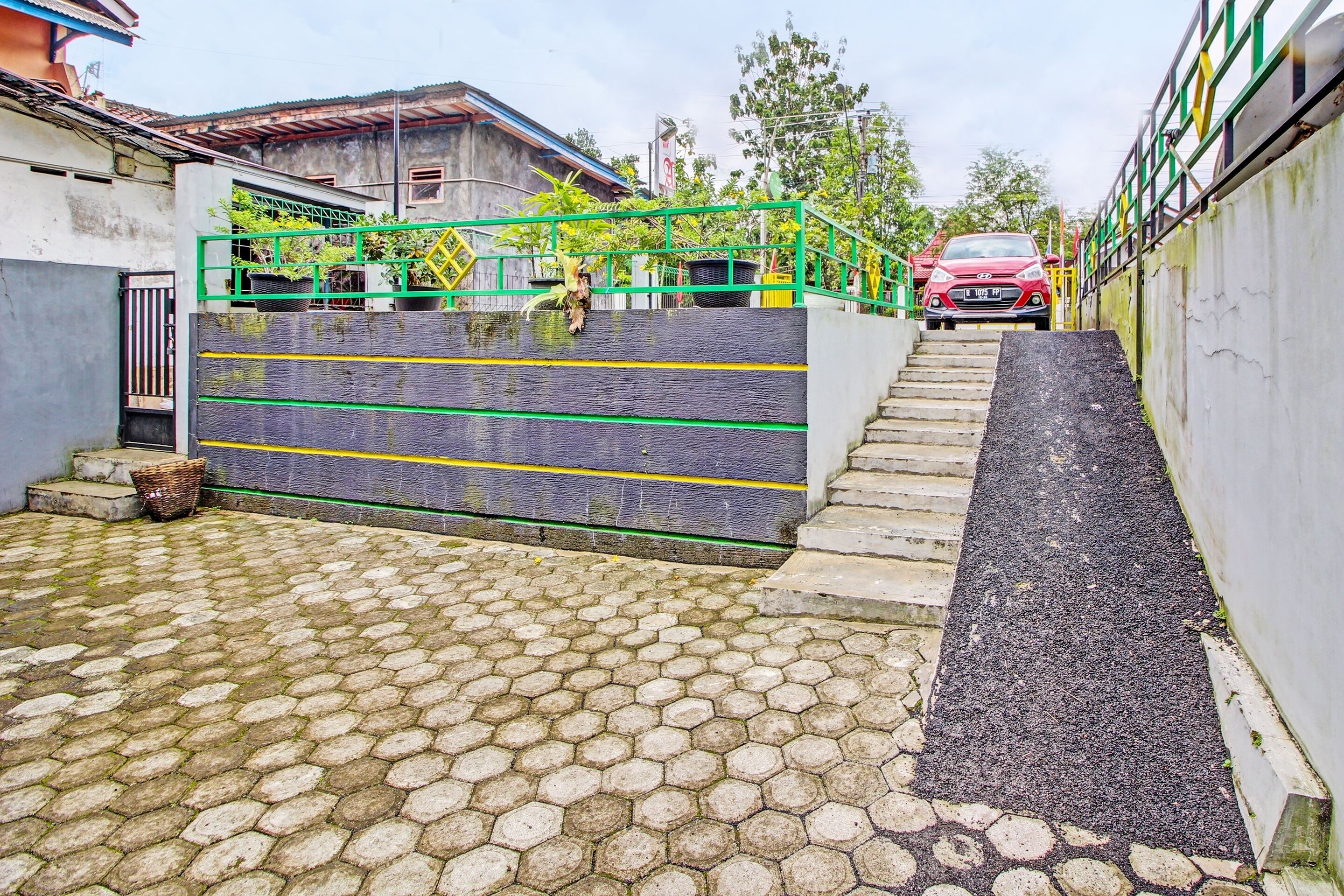 Capital O 92250 Hall & Guesthouse Kowapi