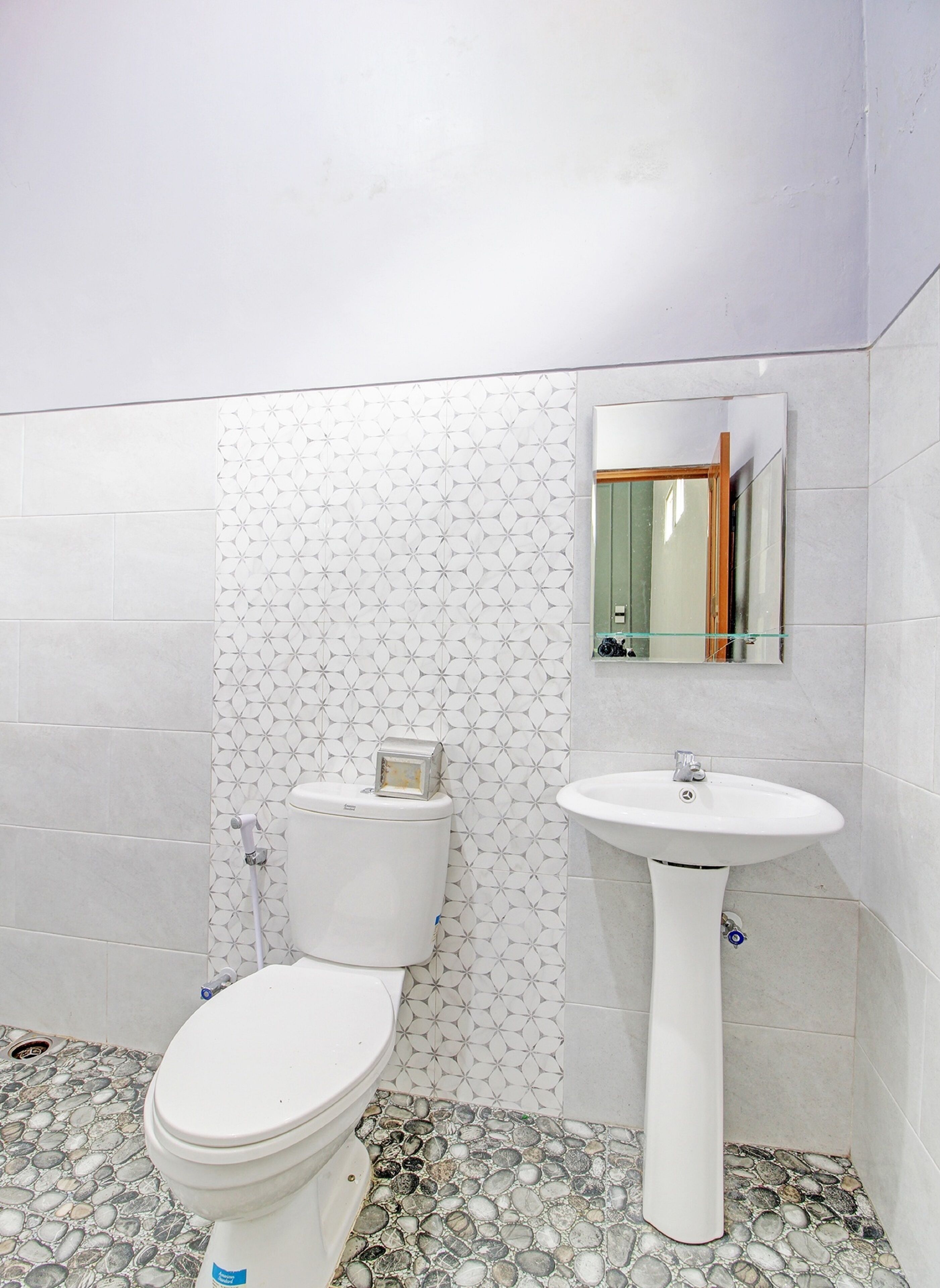 Capital O 92250 Hall & Guesthouse Kowapi