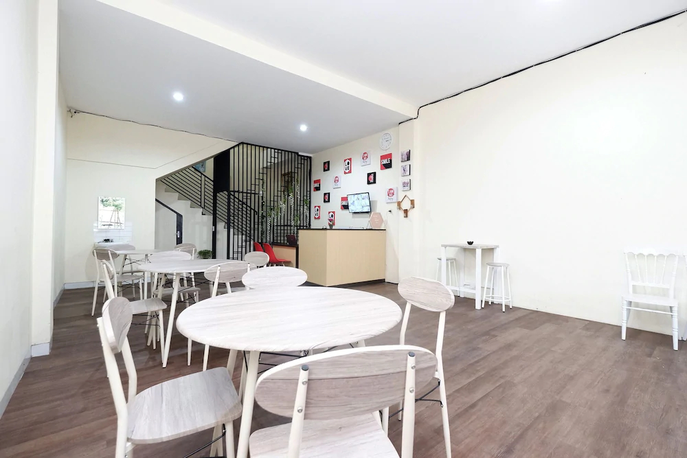 Harmonis by OYO Rooms