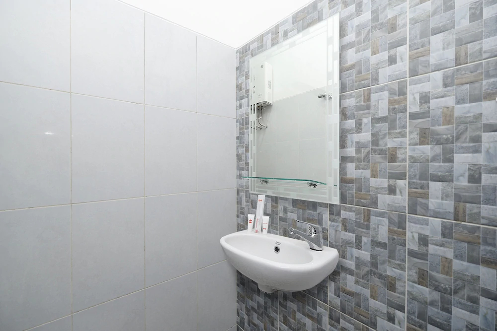 Harmonis by OYO Rooms