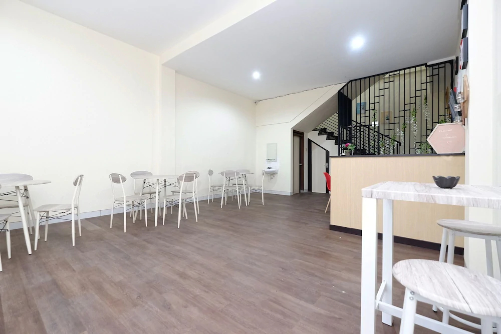 Harmonis by OYO Rooms