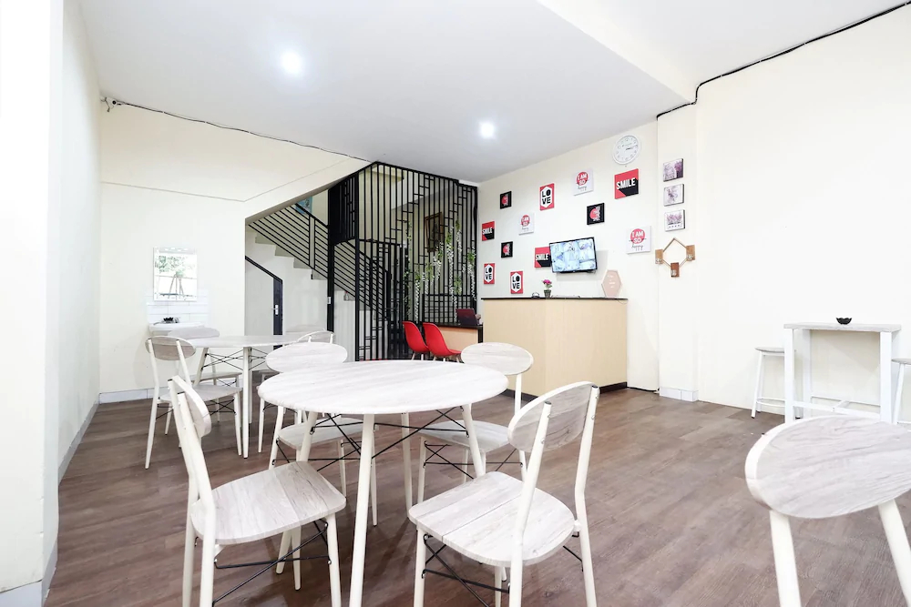 Harmonis by OYO Rooms