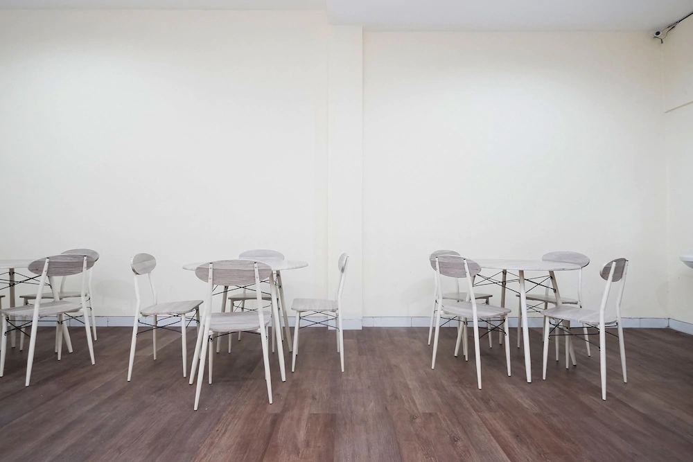 Harmonis by OYO Rooms