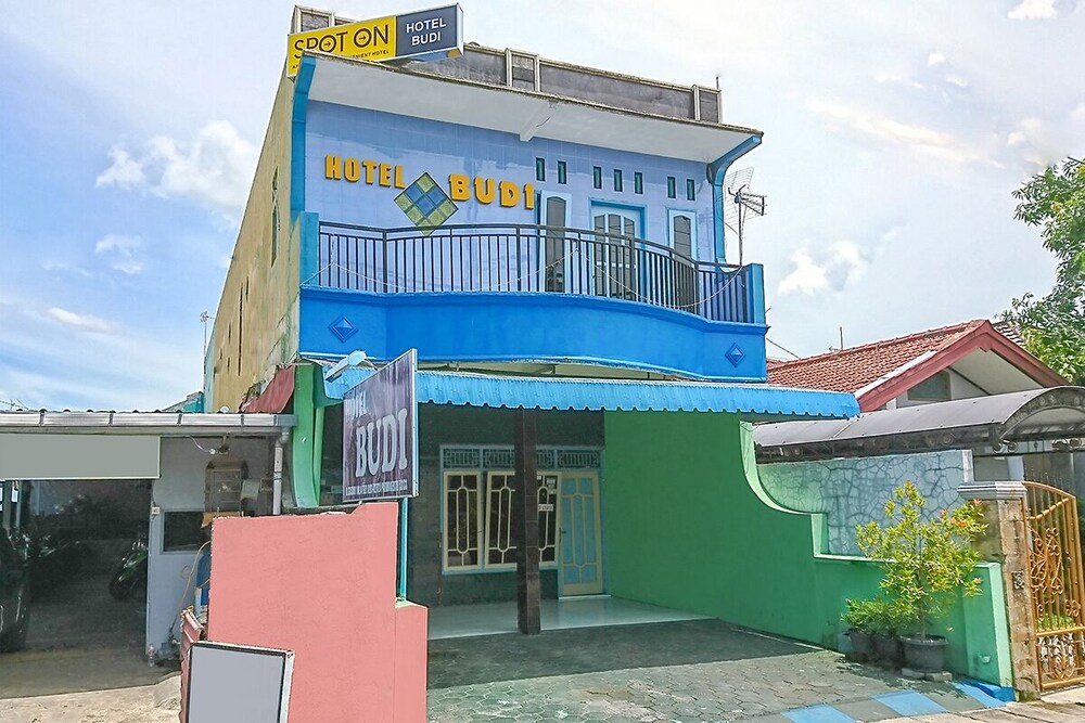 Hotel Budi by OYO Rooms