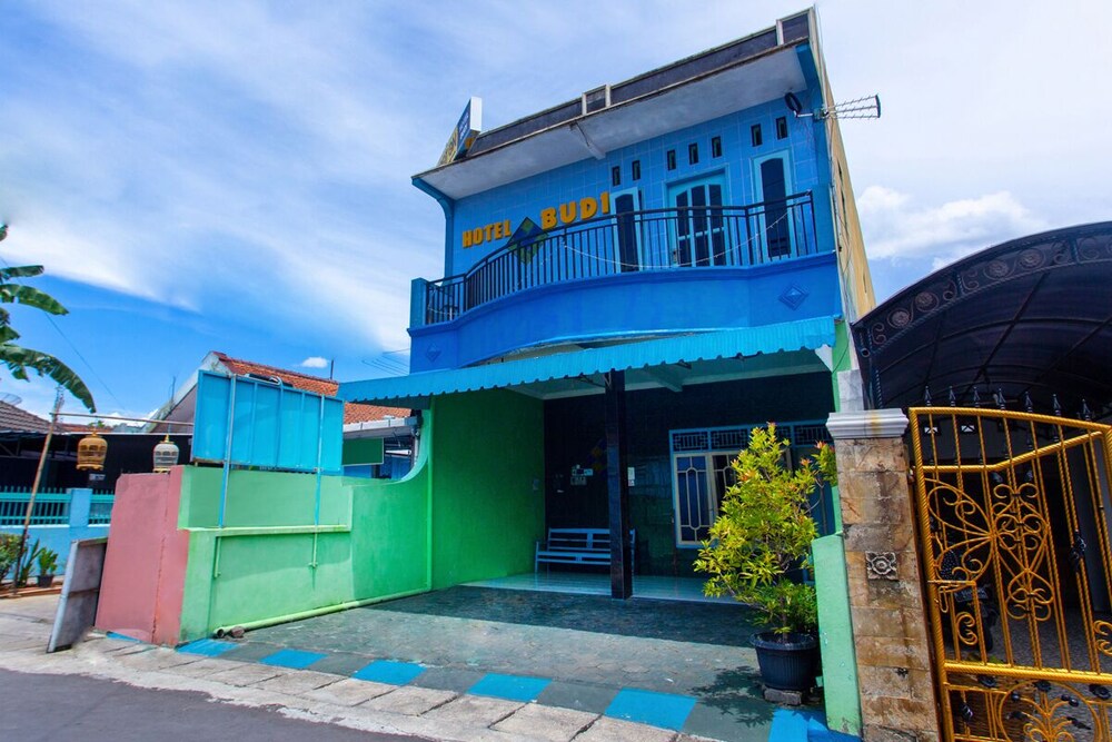 Hotel Budi by OYO Rooms