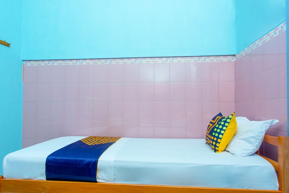 Hotel Budi by OYO Rooms