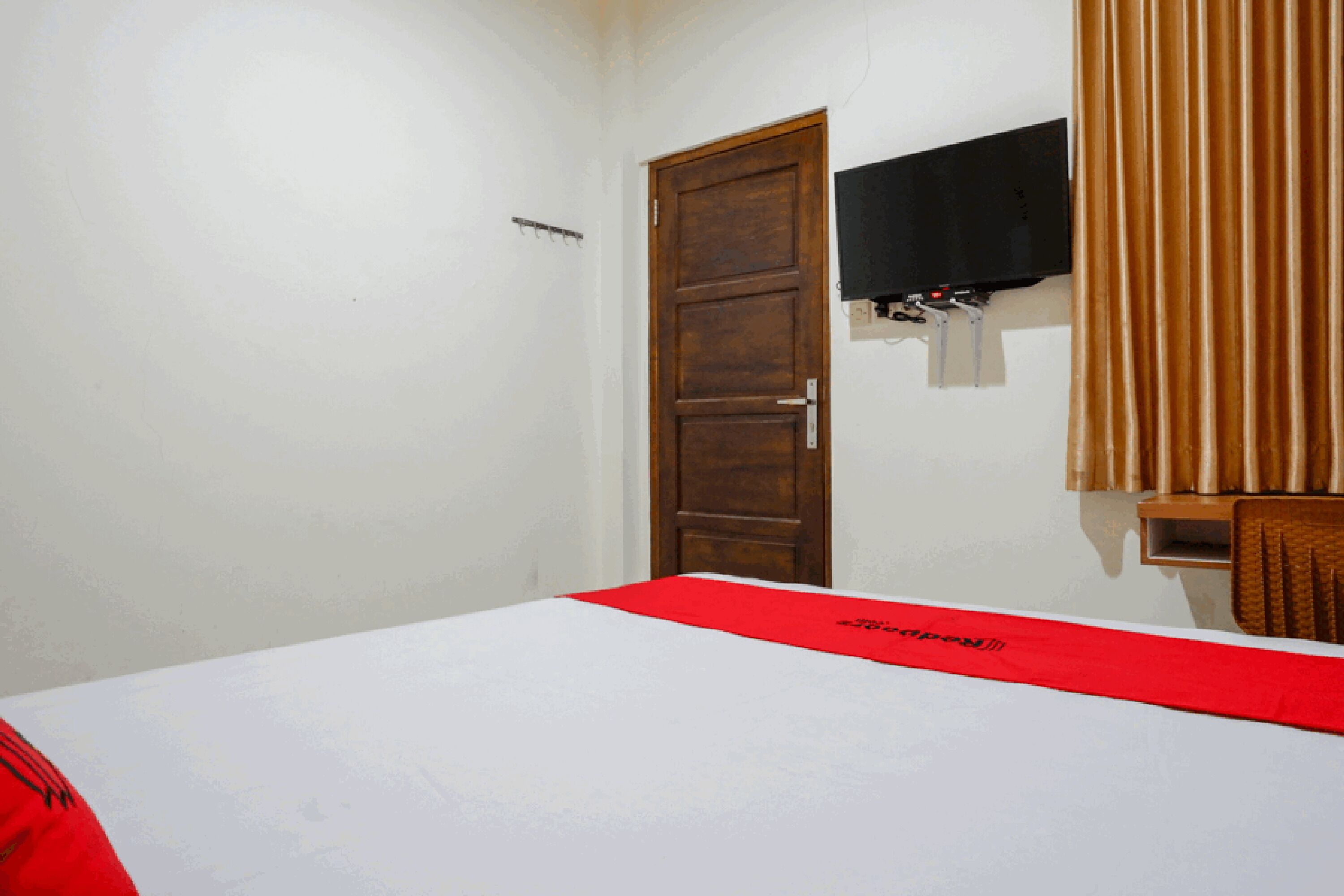 RedDoorz near Living Plaza Purwokerto