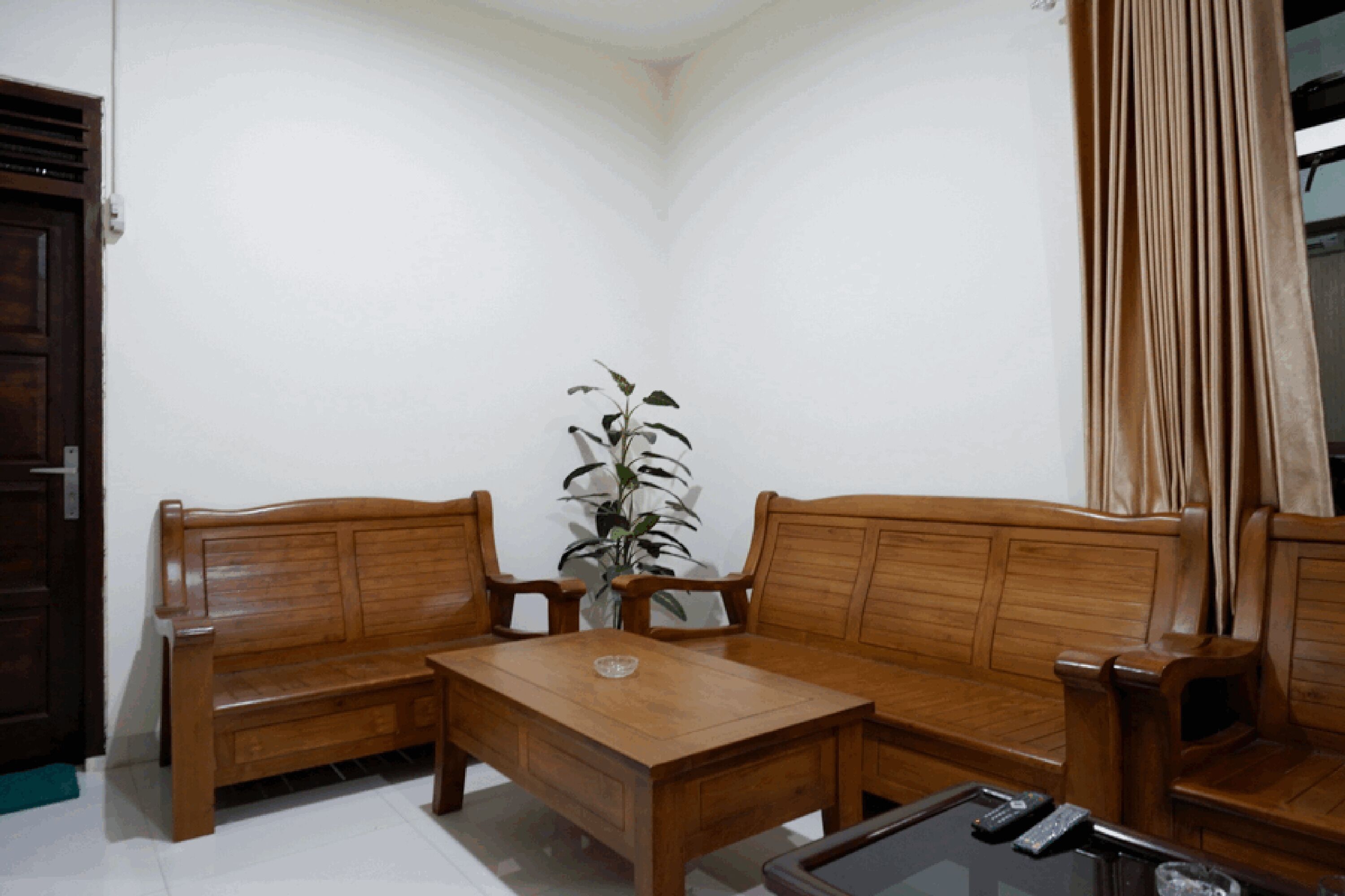 RedDoorz near Living Plaza Purwokerto