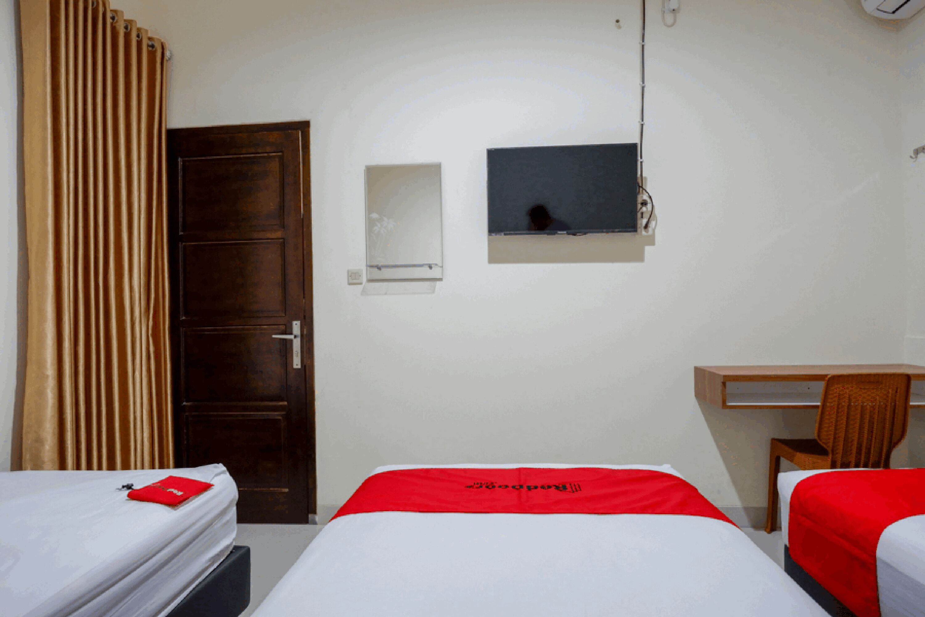 RedDoorz near Living Plaza Purwokerto